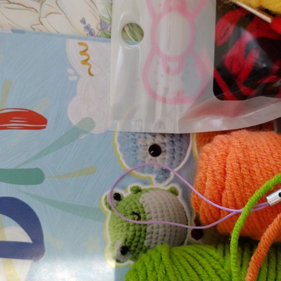 Beginner Crochet Kit - Multicolor - Picture 3 of 5